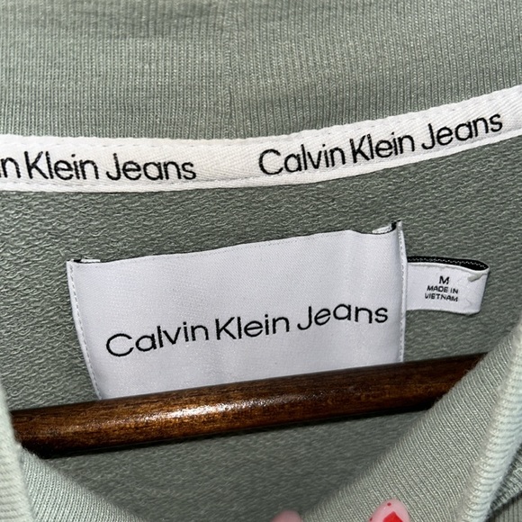 Calvin Klein Jeans Logo Fleece Cropped Sweatshirt - Picture 3 of 5
